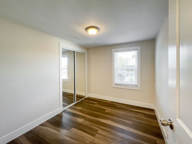 Building Photo - Refinished 3 Bedroom Seaside Cutie - Available July 1st 2026