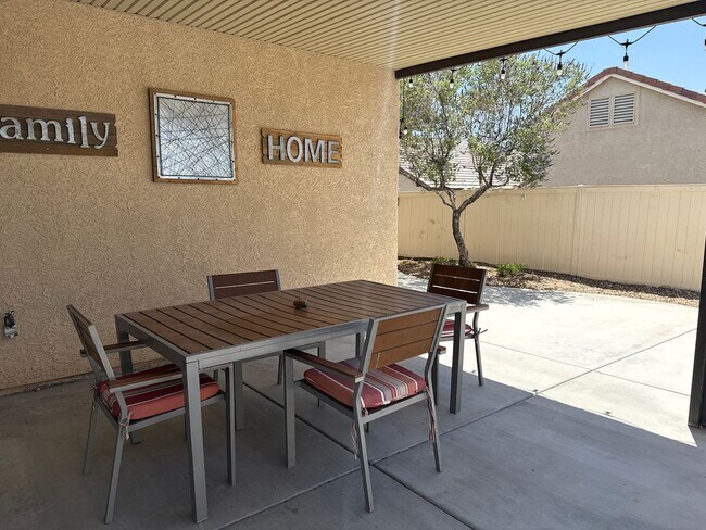 Building Photo - 3bd/bath Single Family Home!