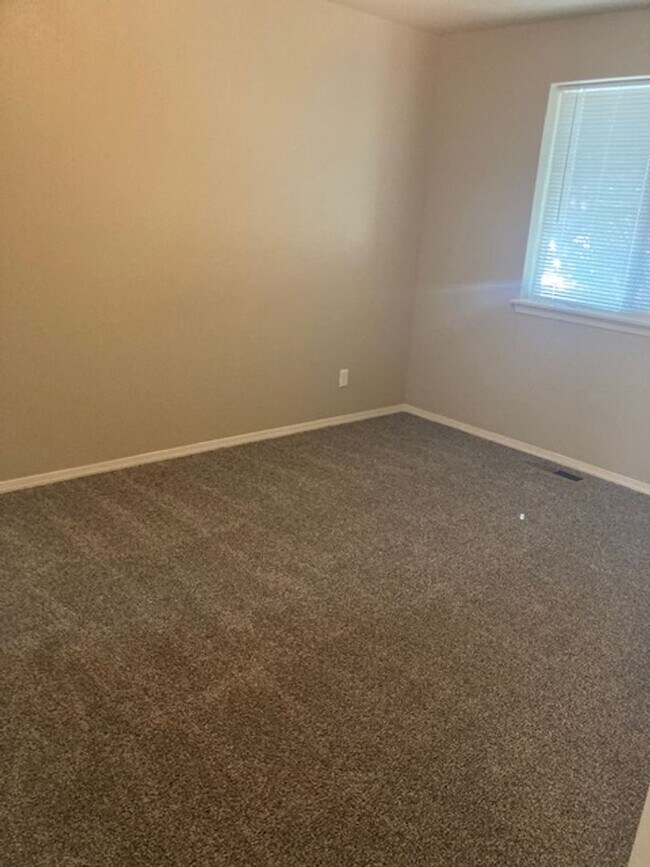 Building Photo - AB1464