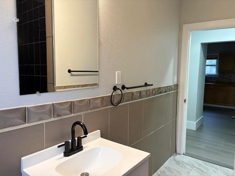 Building Photo - 1800 S 128th St