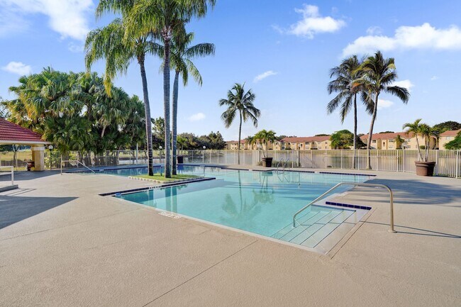 Building Photo - Remodeled 2 Bedroom / 2 Bathroom Condo with Lake View – Great Location