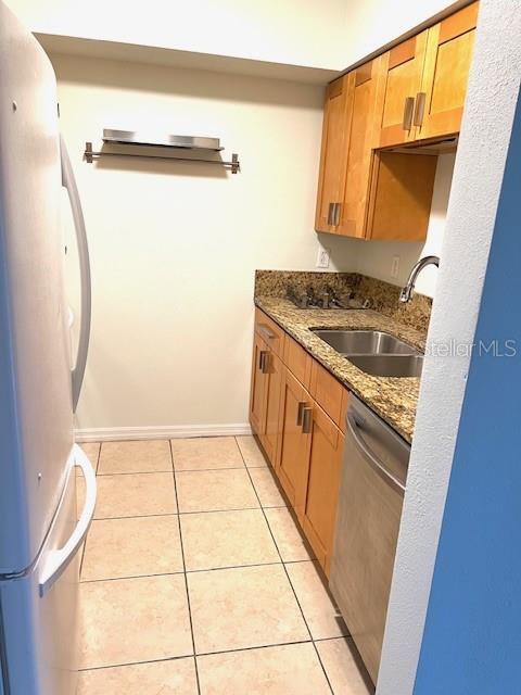 Building Photo - 406 W Azeele St