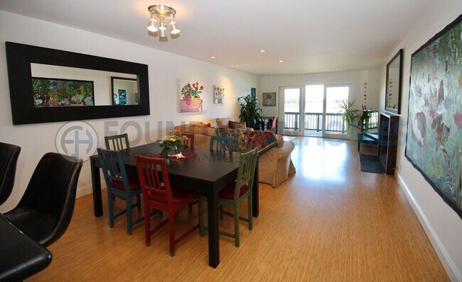 Building Photo - 707 S Eliseo Dr