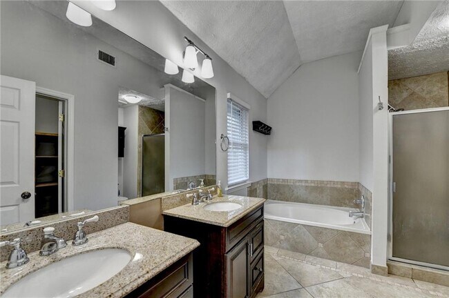 Building Photo - 1112 Ashbury Dr