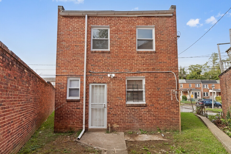 Building Photo - 2915 Oakford Ave