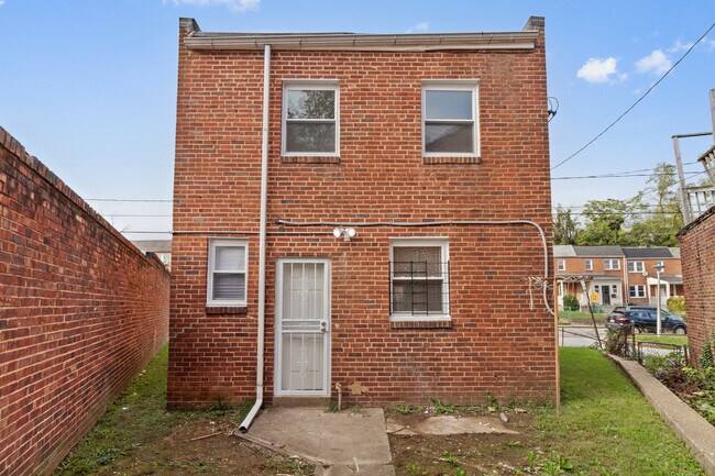 Building Photo - 2915 Oakford Ave