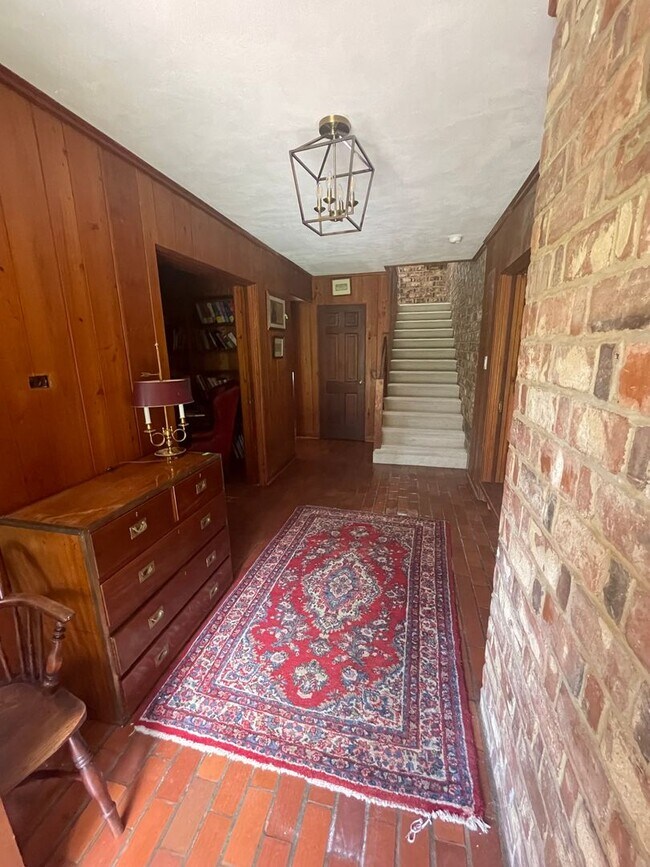 Building Photo - Stunning 3-Bedroom Home with Attached Private Suite – Fully Updated & Move-In Ready