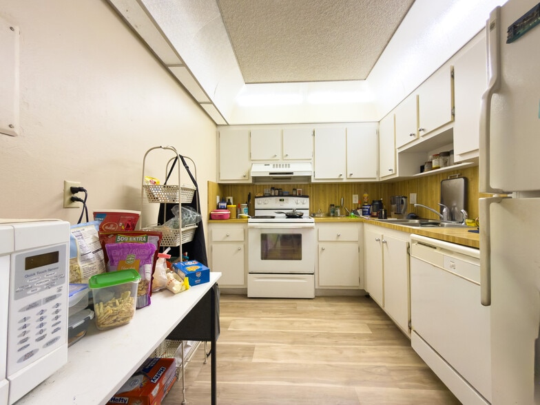 Building Photo - 919 Hillcrest Dr