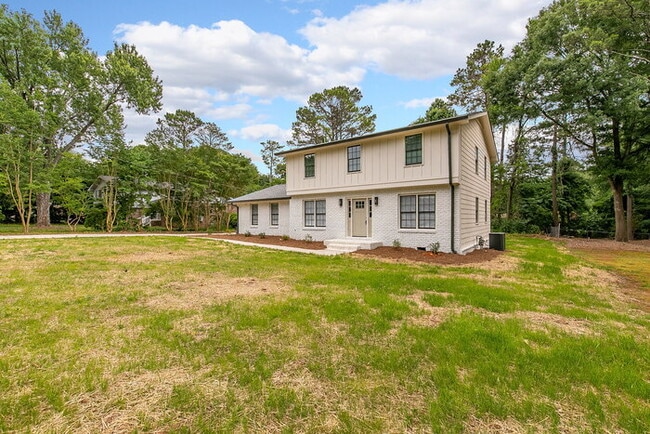 Building Photo - 4143 Meadow Way