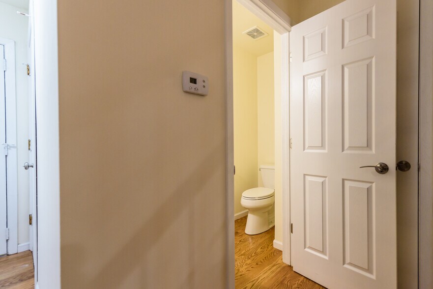 Building Photo - 838 Heatherbrook Ct