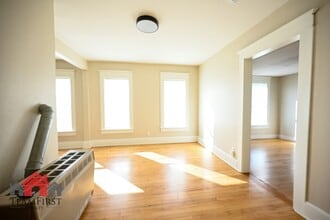 Building Photo - 205 N Maple St