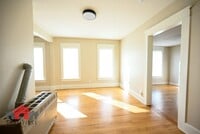 Building Photo - 205 N Maple St