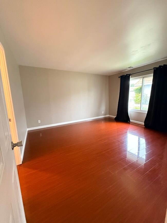 Building Photo - Upgraded 3-bedroom, 2-bath 1,240 sq. ft. i...