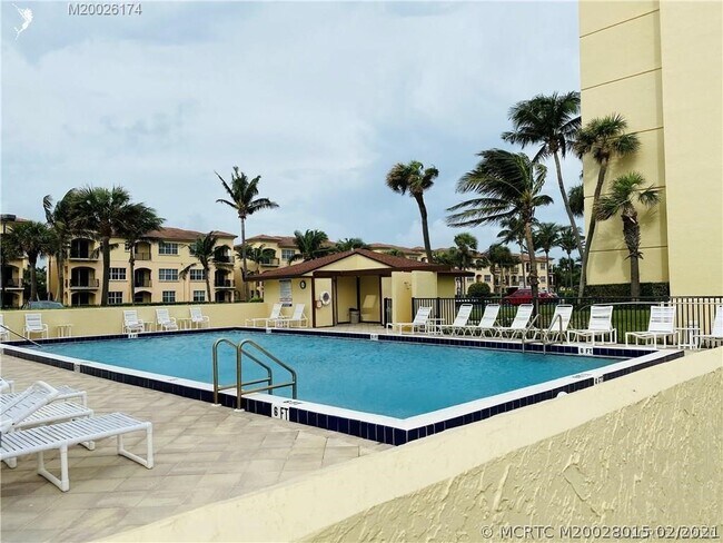 Building Photo - 7440 S Ocean Dr