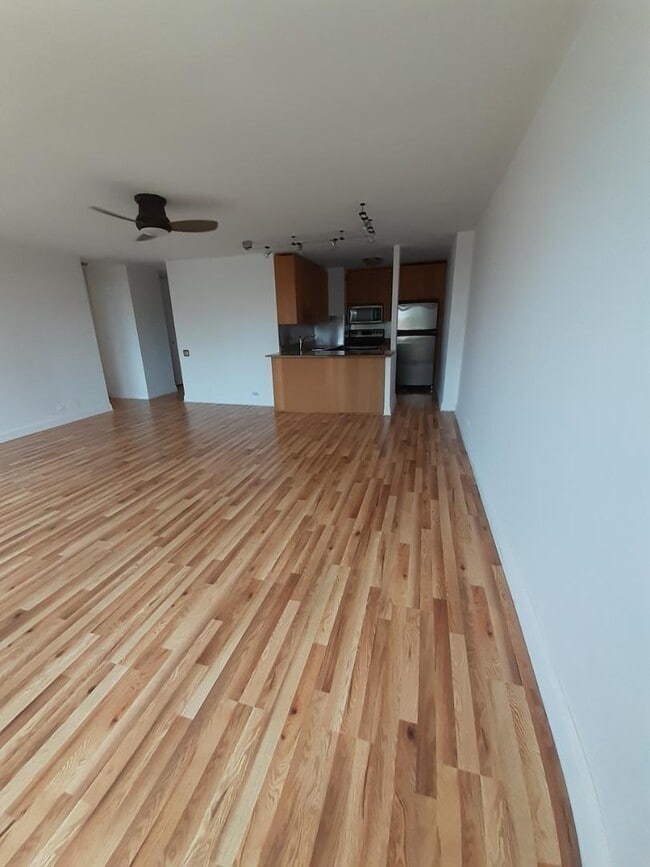 Primary Photo - 4343 N Clarendon Ave