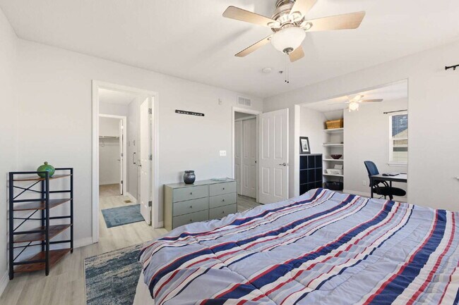 Building Photo - PRICE DROP! "Spacious 3-Bedroom Haven with 2.5 Baths in Aurora – 1,860 Sq Ft of Comfort and Style!"