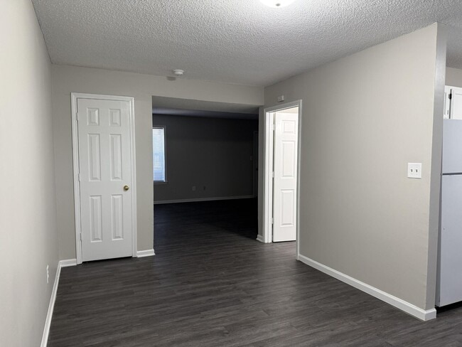 Building Photo - 2216 Live Oak Ln