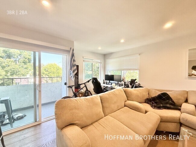 Building Photo - 1102 11th St