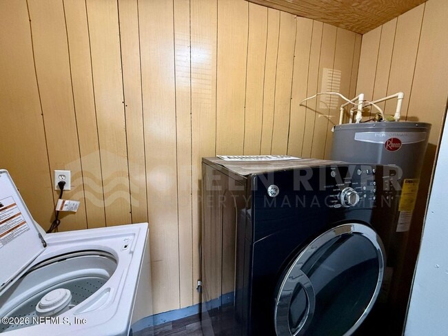 Building Photo - 4623 Suffolk Ave