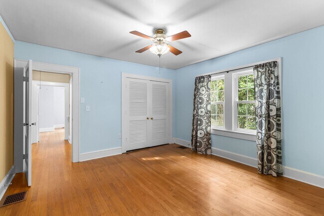 Building Photo - 4 Bedroom 3 Bath in Haymount- Available through June 1, 2027 only!