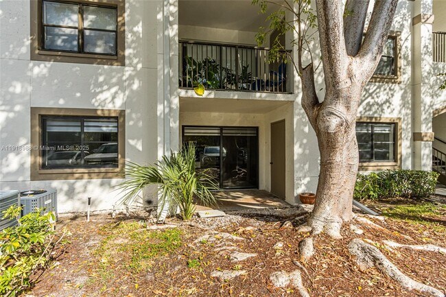 Building Photo - 650 S Park Rd