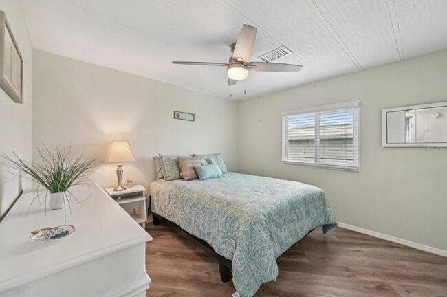 Building Photo - 106 Lazy River Rd