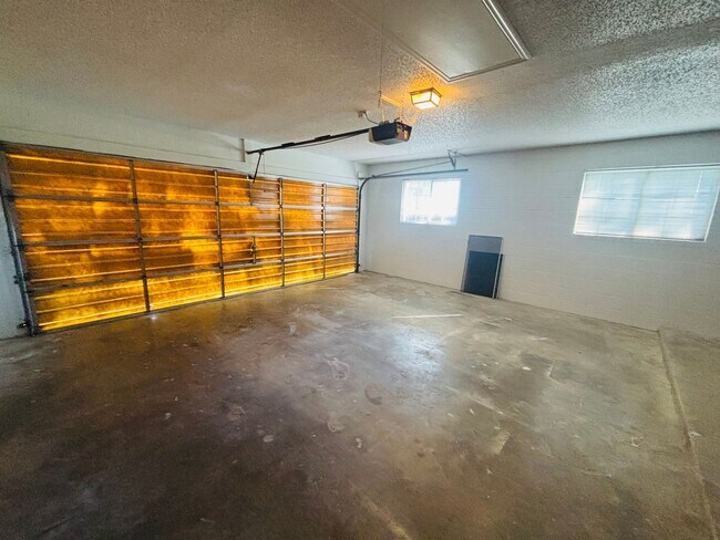 Building Photo - Forest of Golden Hills 3/2/2 ***Hidden Gem***