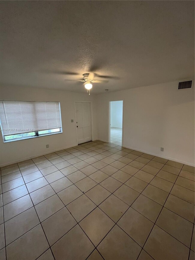 Building Photo - 1490 NW 20th St