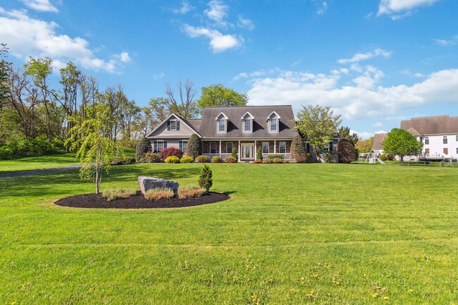 Building Photo - Effortless Charm in Over 3,000 Sq Ft of Li...