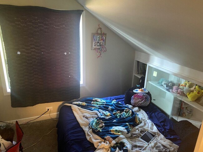 Building Photo - Newly Renovated Home in a Friendly, Active Neighborhood