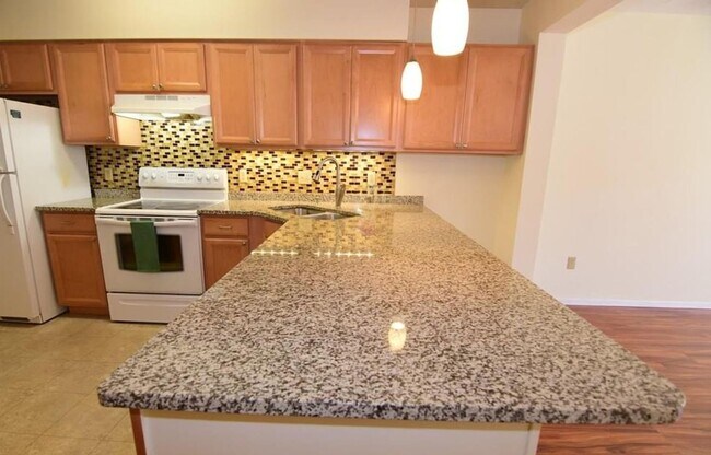 Building Photo - Woods Edge 2-Bedroom Townhome!