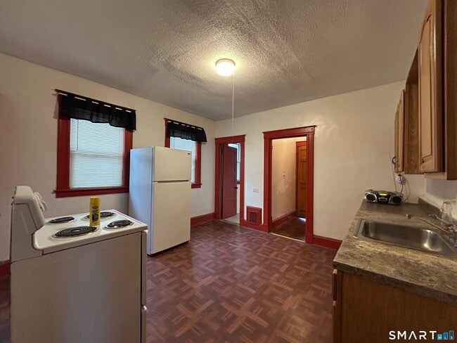 Building Photo - 40 Cabot St