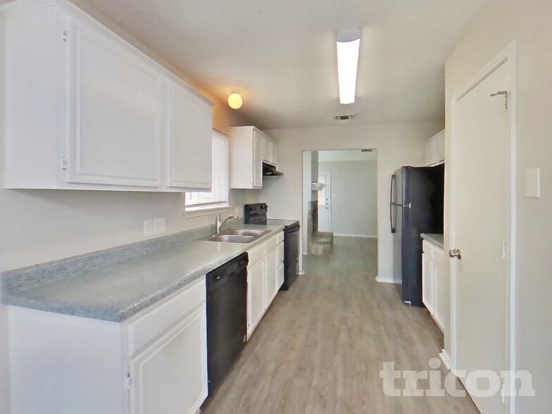 Building Photo - 720 Charles City Dr