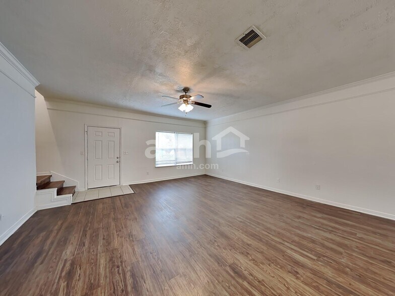 Building Photo - 9116 Dolphin Cir
