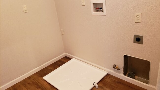 Building Photo - NEW - MOVE IN SPECIAL - 1/2 OFF THE 1ST MO...