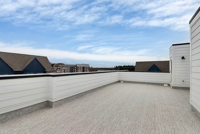 Building Photo - 7009 Westrow Ave