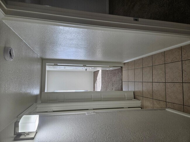 Building Photo - 1310 S Hardy Dr