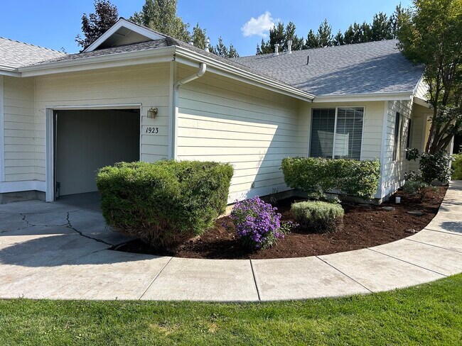 Building Photo - 1923 NE Derek Dr