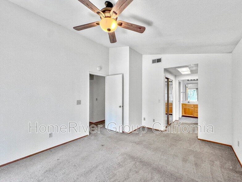 Building Photo - 8215 Bluehaven Ct