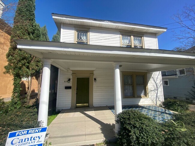 Building Photo - FIVE POINTS