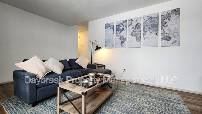 Building Photo - 525 7th Ave E