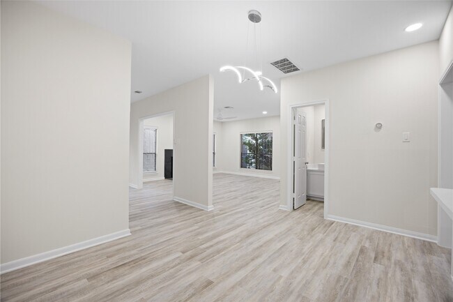 Building Photo - 2668 Bering Dr