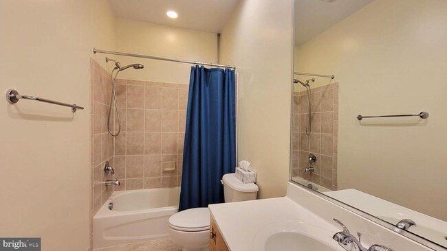 Building Photo - 2010 N Westmoreland St