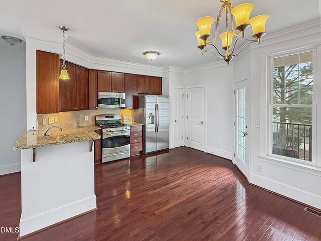 Building Photo - 184 Finsbury St