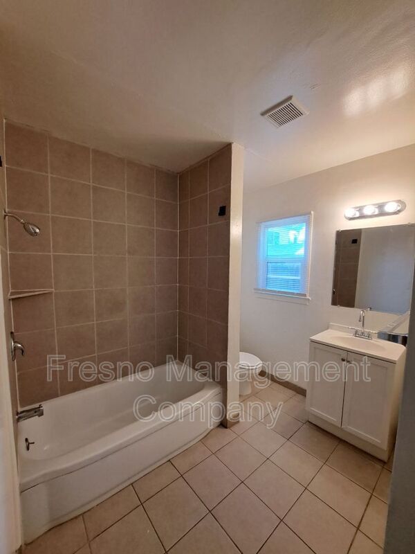 Building Photo - 436 N Effie St.