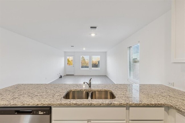 Building Photo - 14910 Parkway Center Ave