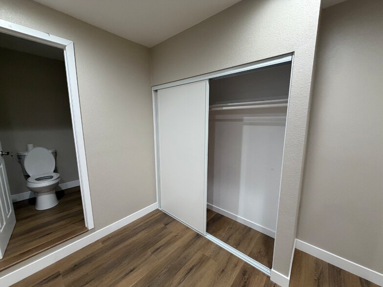 Building Photo - 2828 W 7th St