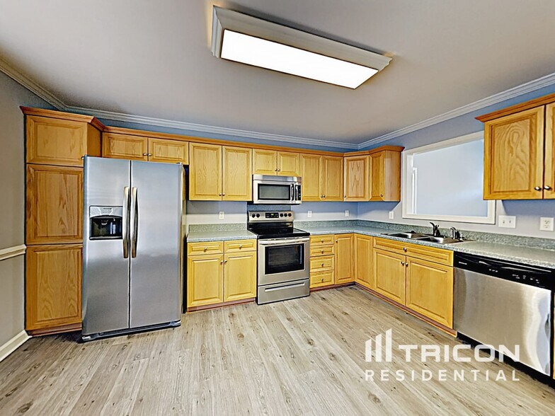 Building Photo - 1670 Red Bird Cir SE
