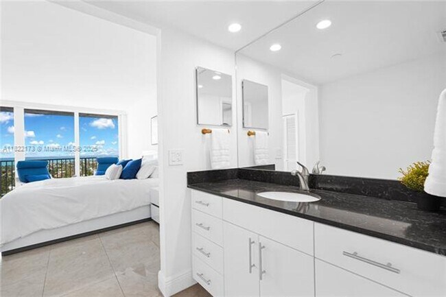 Building Photo - 881 Ocean Dr