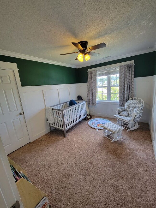 Building Photo - Gorgeous Home in Hubert!